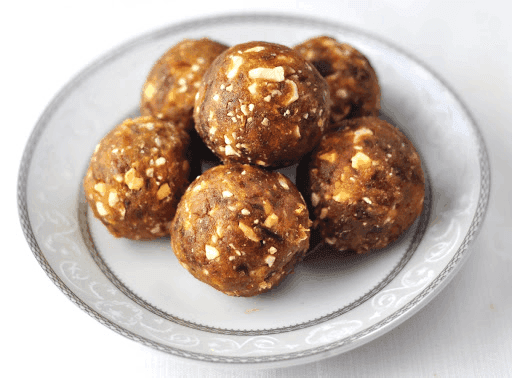 Dates And Nuts Laddu
