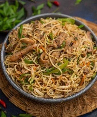 Spiced Hakka Chicken Noodles